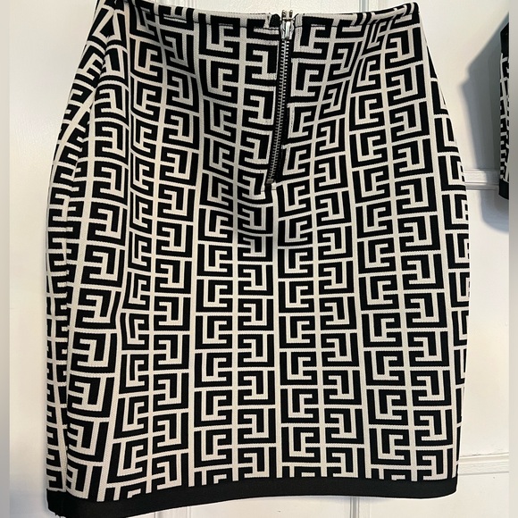 Women’s fashion suit (skirt and top) - Picture 5 of 6